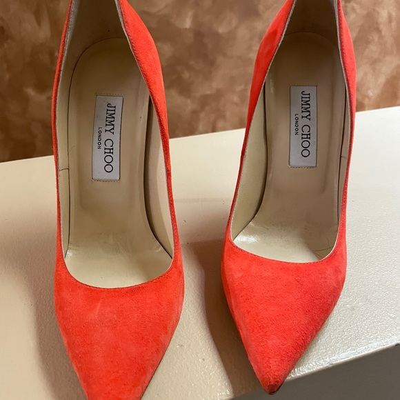 Jimmy Choo: Beautiful vibrant tangerine suede pump - Picture 2 of 4